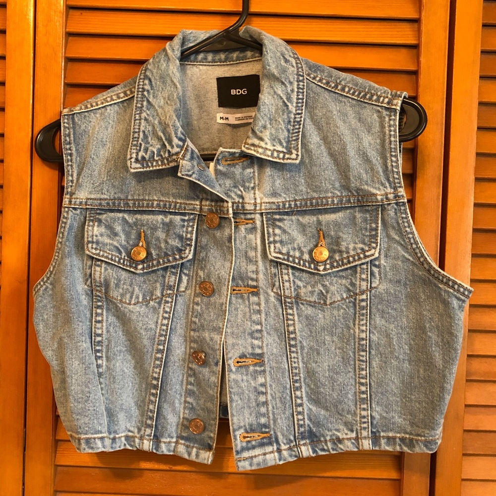 NWT BDG cropped sleeveless jean jacket
